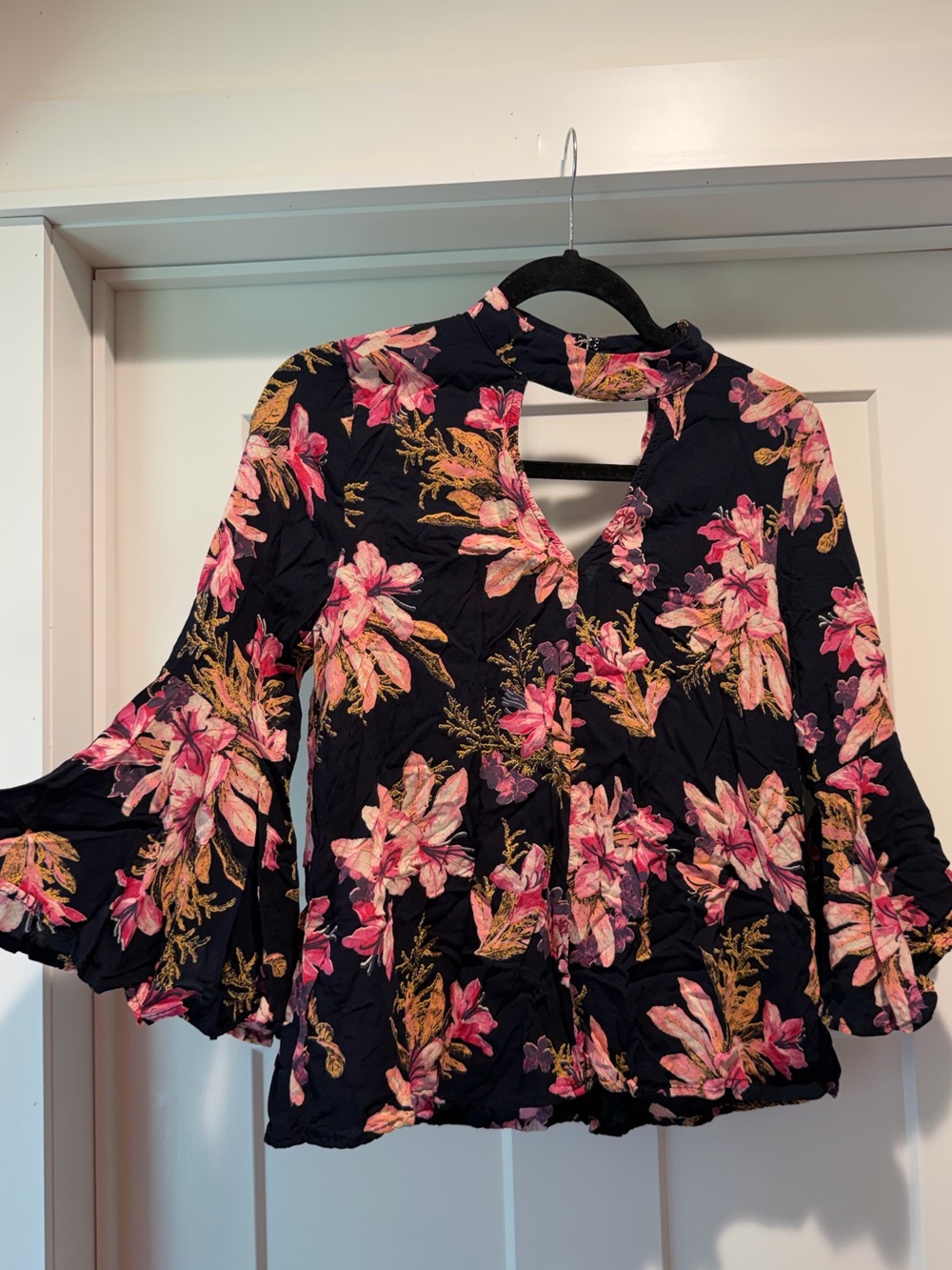 Women’s Blue Floral Keyhole Blouse - S